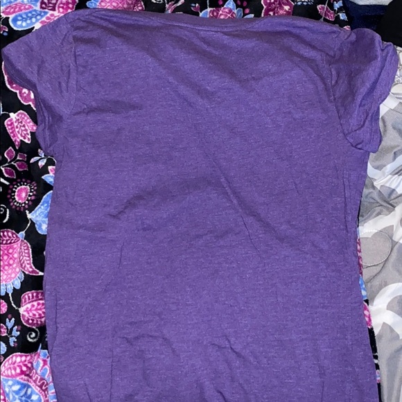 purple t-shirt - Picture 3 of 3